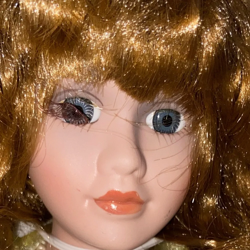 NWOT Fancy Porcelain Doll“All Dressed To The Nines”Very Well Outfitted-CityGirl🎄